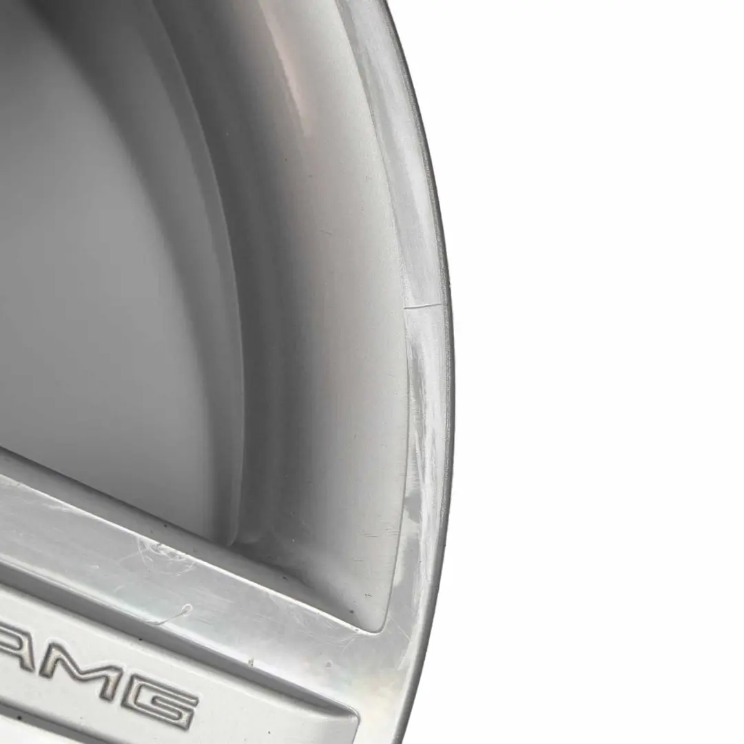 Silberne Leichtmetallfelge 19" 8,5J ET:43 für Mercedes W221 AMG mit Teilenummer A2214012602 Mercedes W221 AMG Silberne Leichtmetallfelge 19" 8,5J ET:43 - SKU A2214012602-1 - Teilenummer A2214012602