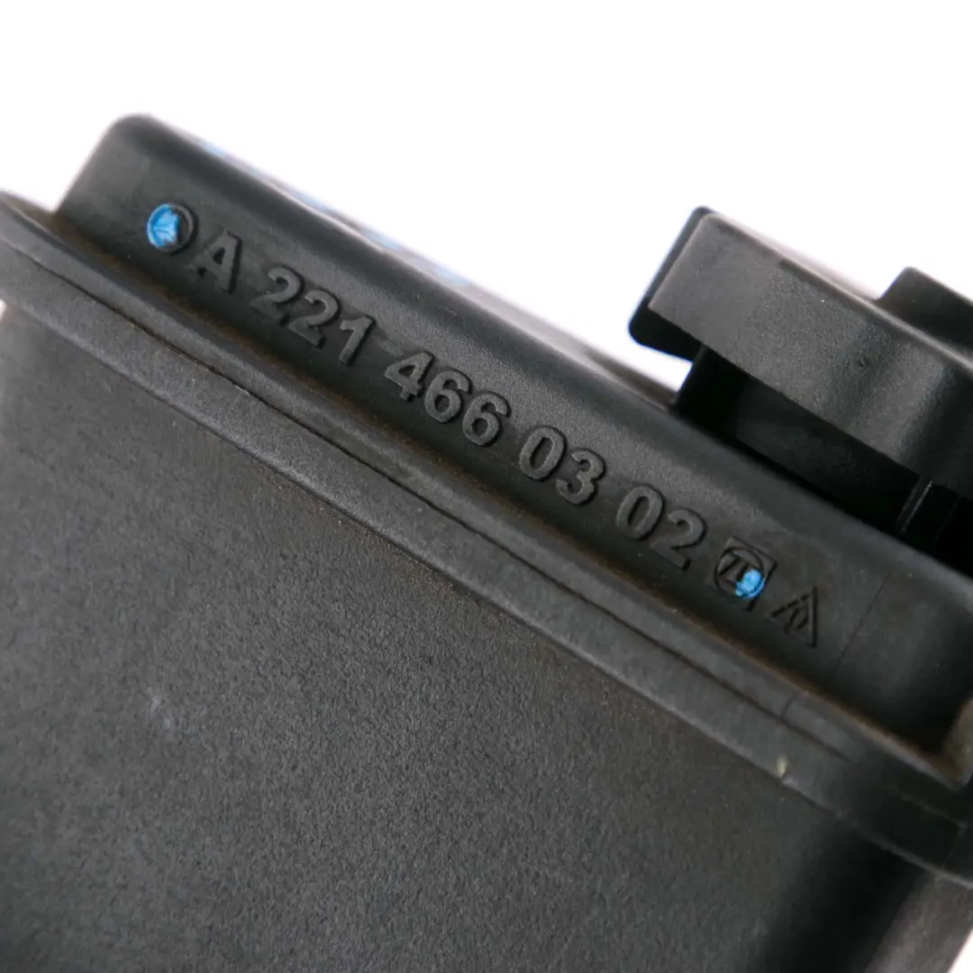 Serbatoio del liquido del servosterzo per Mercedes W221 con numero di parte A2214660302 Mercedes W221 Serbatoio del liquido del servosterzo - SKU A2214660302 - Numero di parte A2214660302