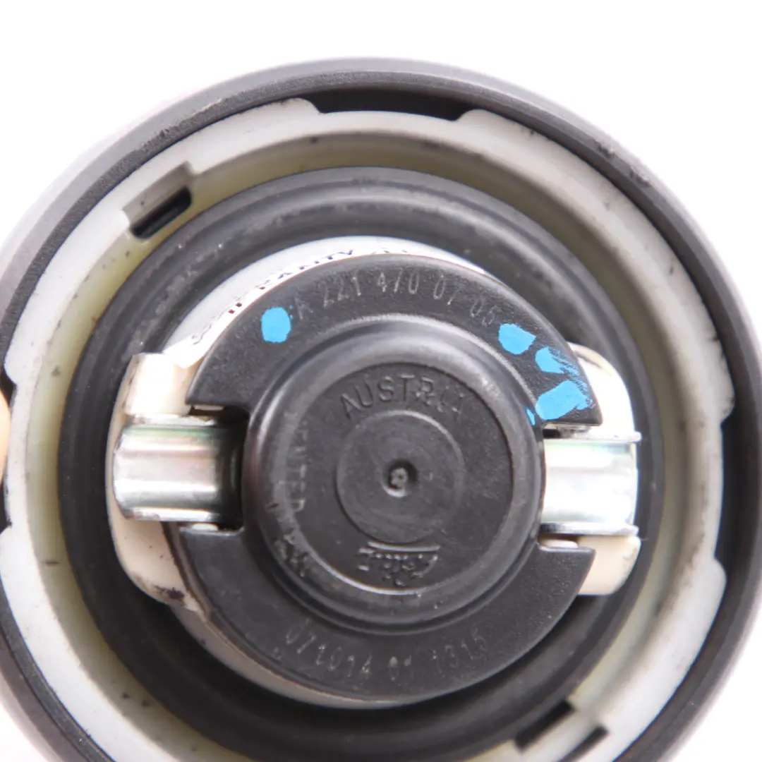 Tapa del depósito de combustible Mercedes W204 W212 Cubierta negra para con número de pieza A2214700705 Tapa del depósito de combustible Mercedes W204 W212 Cubierta negra - SKU A2214700705-1 - Número de pieza A2214700705