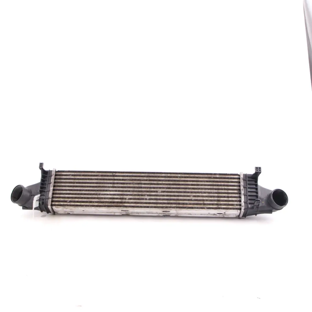 OM642 Intercooler Raffreddatore di carica Radiatore per Mercedes W221 con numero di parte A2215001000 Mercedes W221 OM642 Intercooler Raffreddatore di carica Radiatore - SKU A2215001000 - Numero di parte A2215001000