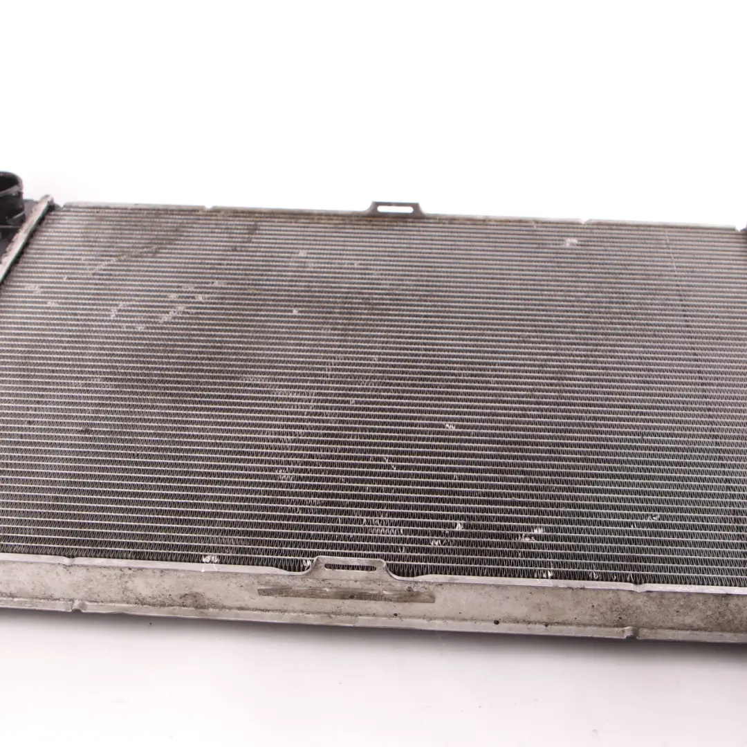 Raffreddamento motore Radiatore acqua per Mercedes W221 con numero di parte A2215002603 Mercedes W221 Raffreddamento motore Radiatore acqua - SKU A2215002603 - Numero di parte A2215002603