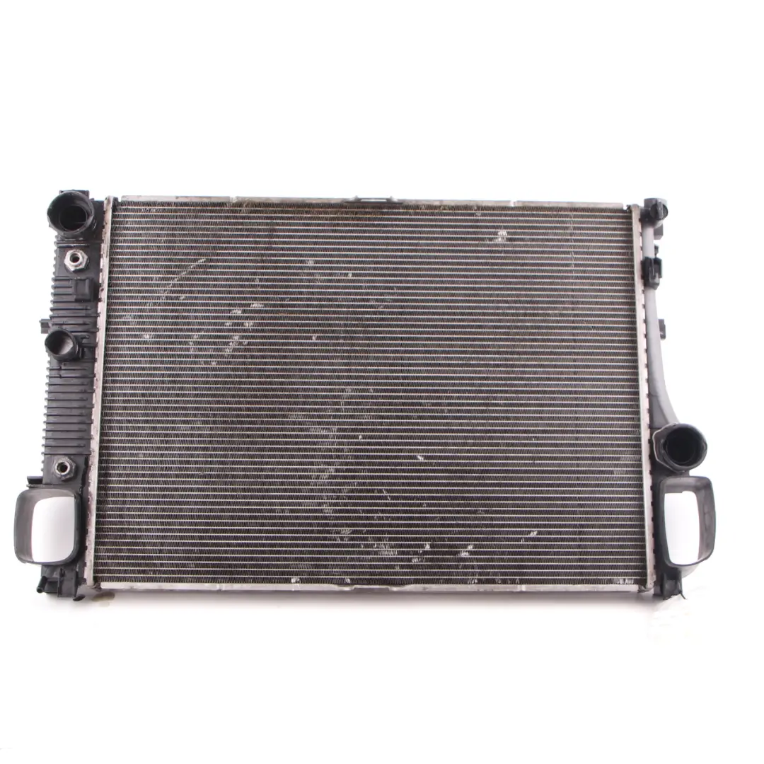 Refrigerador de agua del radiador del motor Mercedes W221 para con número de pieza A2215002603 Refrigerador de agua del radiador del motor Mercedes W221 - SKU A2215002603 - Número de pieza A2215002603