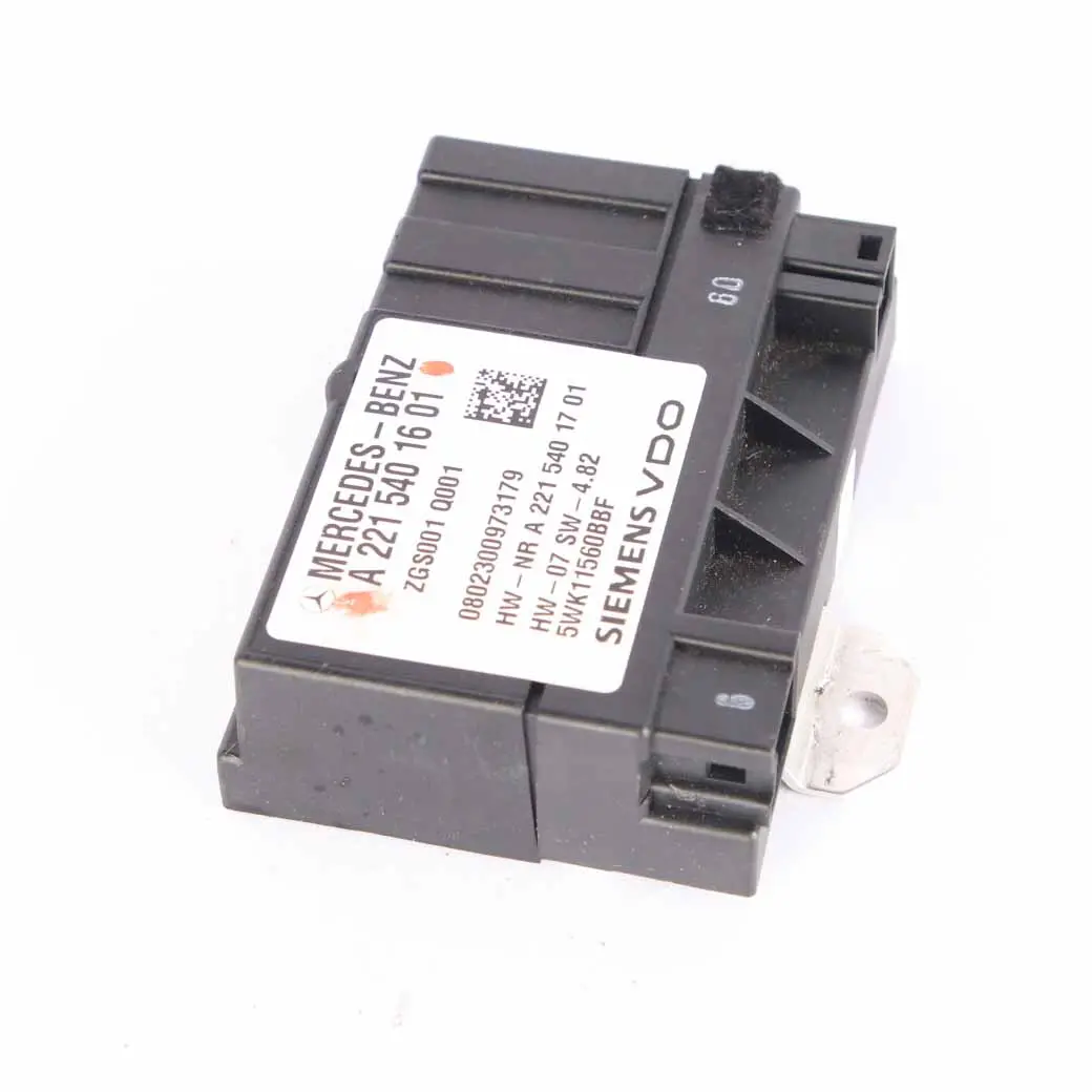 Mercedes W164 W204 Pompe à carburant Module de contrôle ECU Petrol - SKU A2215401601 - Numéro de pièce A2215401601