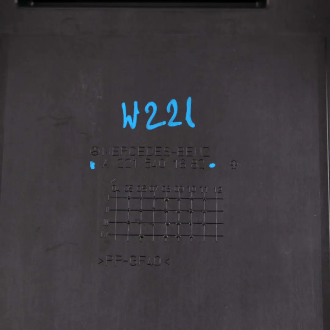 Couvercle Boite à Fusibles Couvercle Panneau pour Mercedes W221 à propos du numéro de pièce A2215401682 Mercedes W221 Couvercle Boite à Fusibles Couvercle Panneau - SKU A2215401682 - Numéro de pièce A2215401682