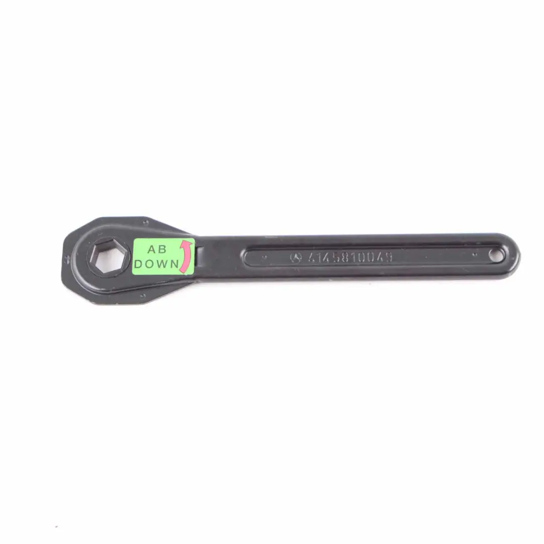 Trousse Outils Pour Clé Roue Et Crochet pour Mercedes W204 W246 W245 W176 W212 à propos du numéro de pièce A2215810001 Mercedes W204 W246 W245 W176 W212 Trousse Outils Pour Clé Roue Et Crochet - SKU A2215810001-4 - Numéro de pièce A2215810001