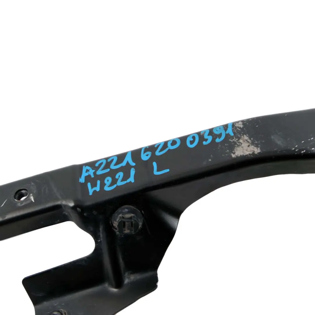 Wspornik Okular Uchwyt Lampy Lewy Przód do Mercedes W221 o numerze A2216200391 Mercedes W221 Wspornik Okular Uchwyt Lampy Lewy Przód - SKU A2216200391 - Numer Części A2216200391