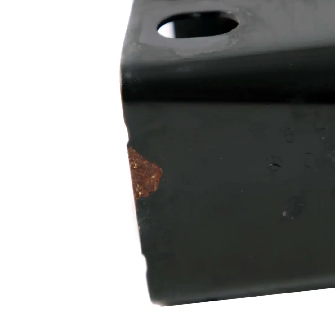 Paraurti anteriore sinistro Supporto porta-crociera per Mercedes W221 con numero di parte A2216203186 Mercedes W221 Paraurti anteriore sinistro Supporto porta-crociera - SKU A2216203186-1 - Numero di parte A2216203186