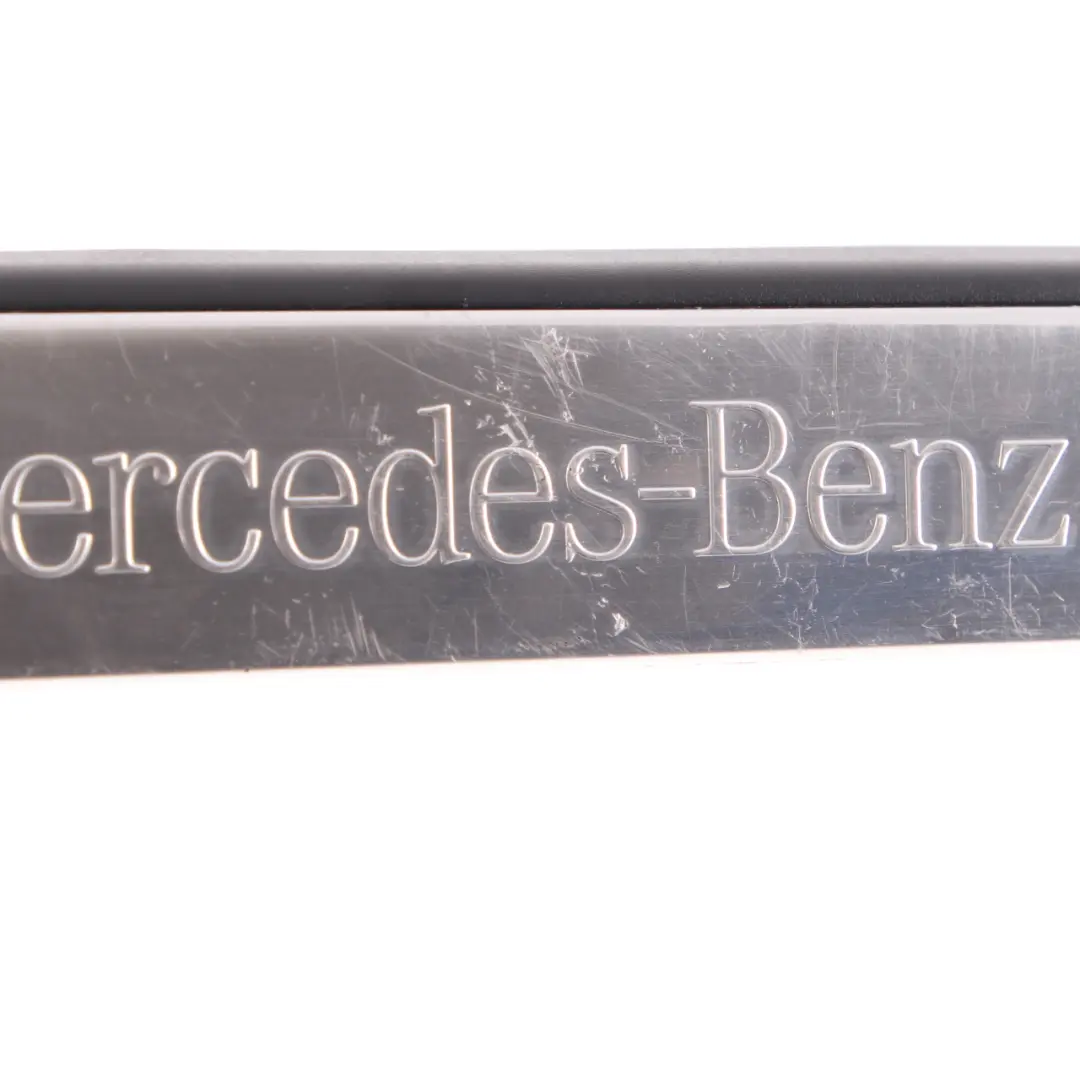 Schritt Schweller Abdeckung Vorne Links Tür Eingang Trim für Mercedes W221 mit Teilenummer A2216800135 Mercedes W221 Schritt Schweller Abdeckung Vorne Links Tür Eingang Trim - SKU A2216800135 - Teilenummer A2216800135