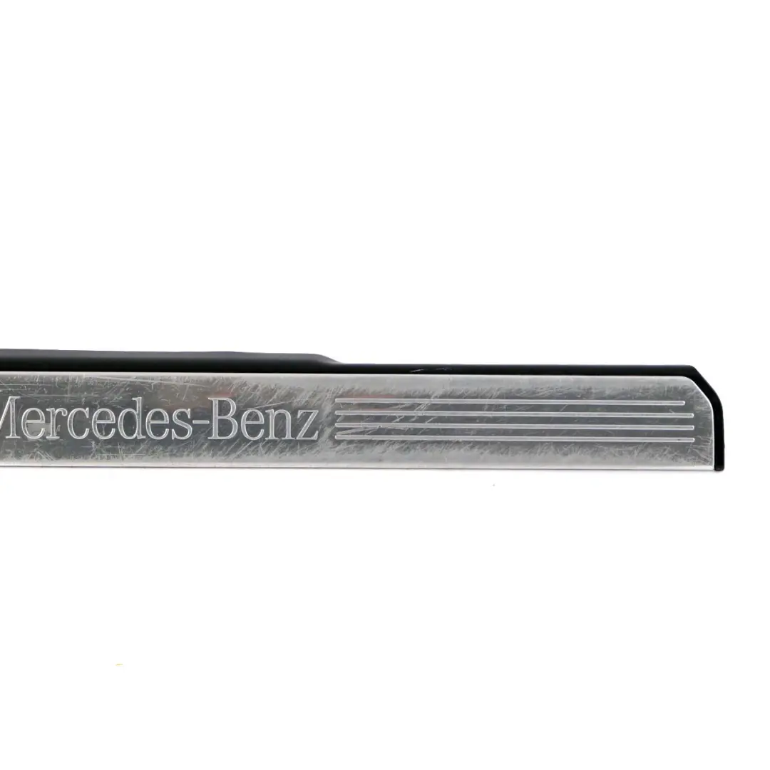 Mercedes W221 Tapa Entrada Delantera Derecha Embellecedor - SKU A2216800235 - Número de pieza A2216800235