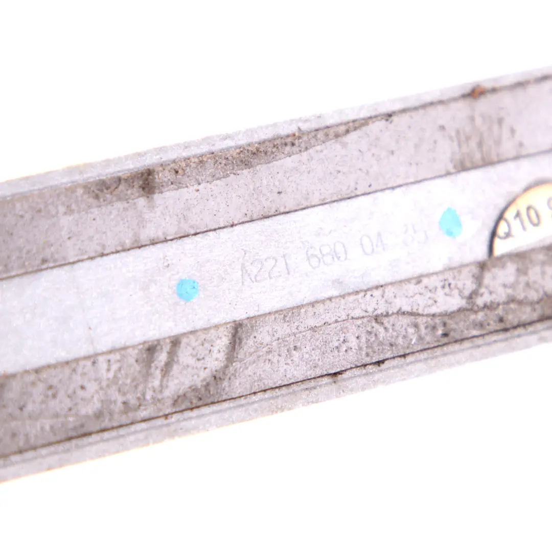 Panneau d'habillage de seuil de porte avant droite pour Mercedes W221 à propos du numéro de pièce A2216800435 Mercedes W221 Panneau d'habillage de seuil de porte avant droite - SKU A2216800435 - Numéro de pièce A2216800435