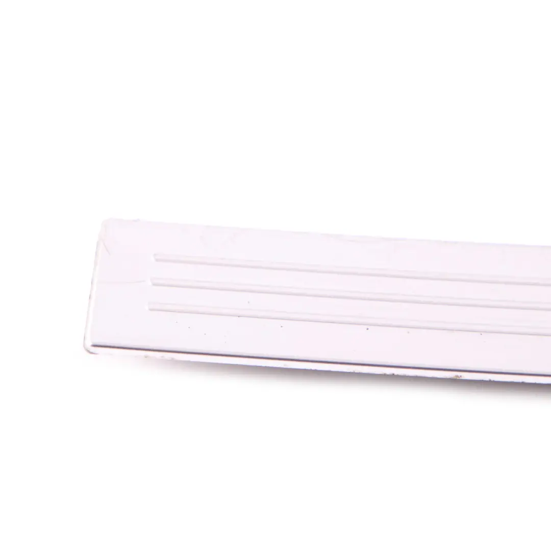 Mercedes W221 Embellecedor panel umbral puerta delantera derecha - SKU A2216800435 - Número de pieza A2216800435