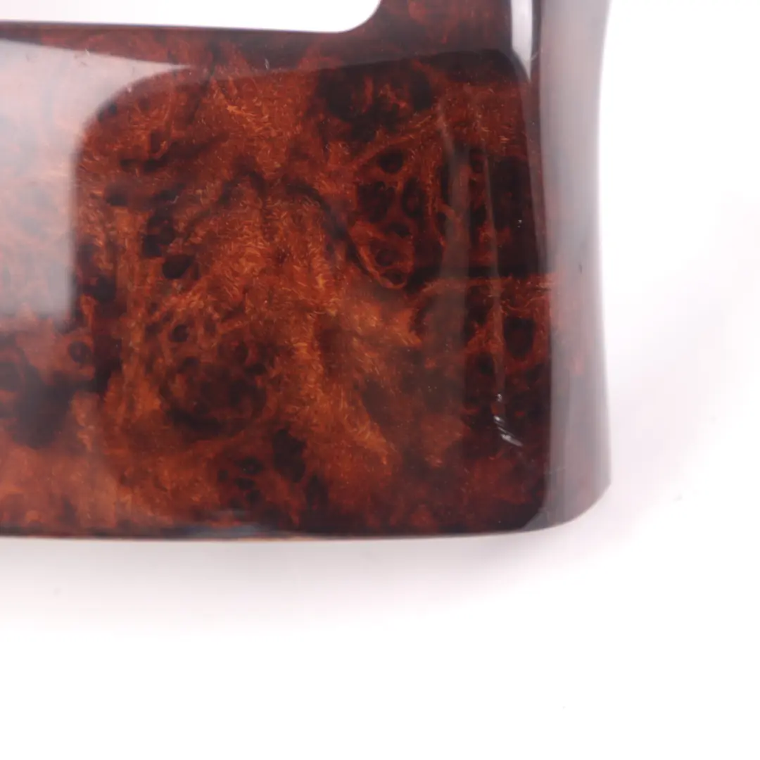 Mittelkonsole hinten Lüftungsschlitze Abdeckung Dekor Holz für Mercedes W221 mit Teilenummer A2216801639 Mercedes W221 Mittelkonsole hinten Lüftungsschlitze Abdeckung Dekor Holz - SKU A2216801639 - Teilenummer A2216801639