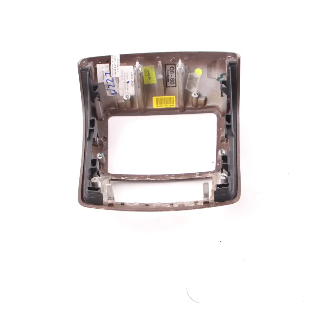 Mittelkonsole hinten Lüftungsschlitze Abdeckung Dekor Holz für Mercedes W221 mit Teilenummer A2216801639 Mercedes W221 Mittelkonsole hinten Lüftungsschlitze Abdeckung Dekor Holz - SKU A2216801639 - Teilenummer A2216801639