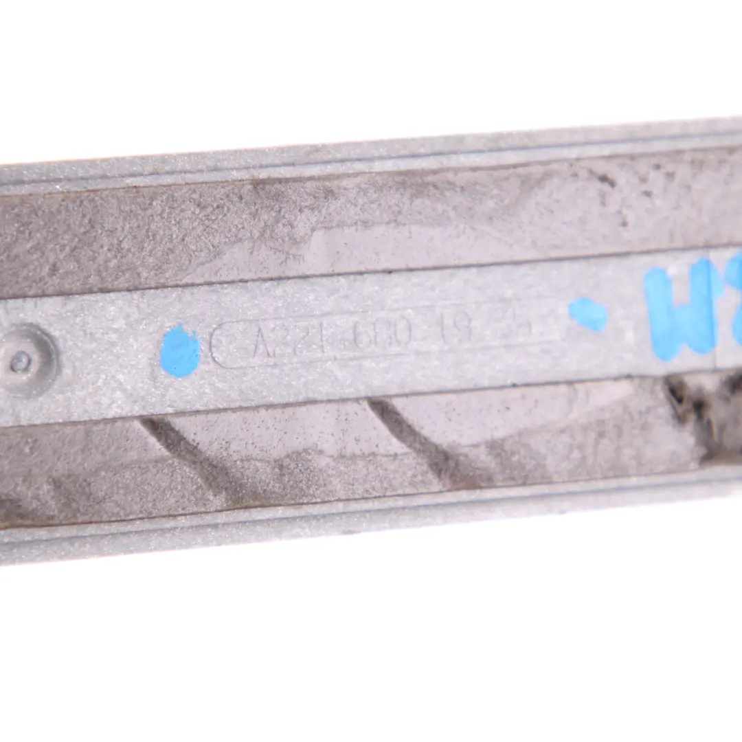 Pannello rivestimento soglia porta posteriore sinistra per Mercedes W221 con numero di parte A2216801935 Mercedes W221 Pannello rivestimento soglia porta posteriore sinistra - SKU A2216801935 - Numero di parte A2216801935