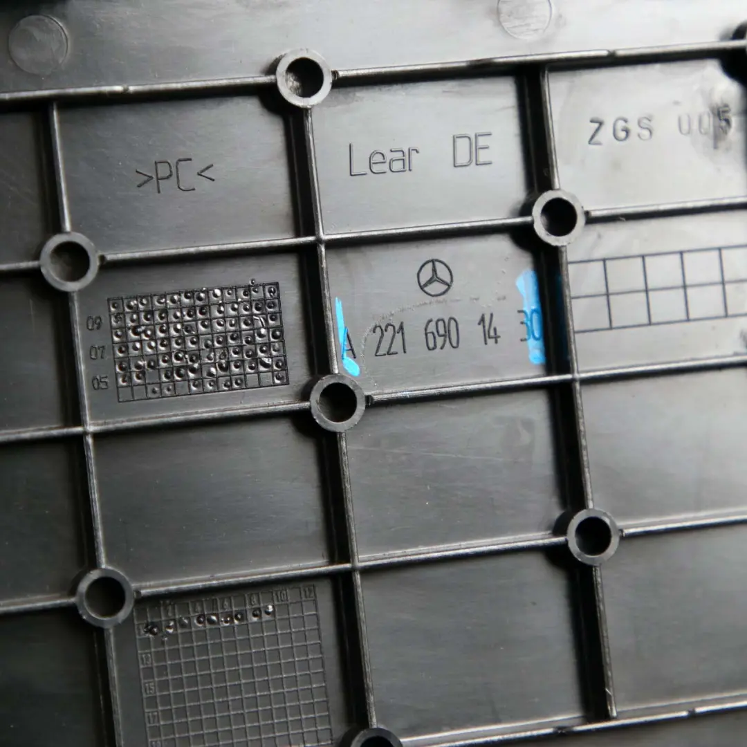 Mercedes W221 Maskownica Osłona Głośnika Tylna Tył - SKU A2216901430 - Numer Części A2216901430