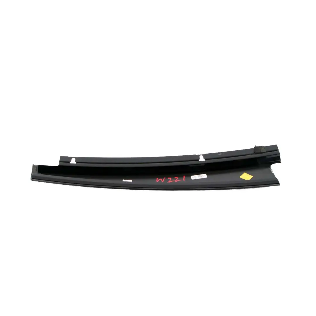 Embellecedor B alto brillo Puerta Trasera Derecha para Mercedes W221 con número de pieza A2216902087 Mercedes W221 Embellecedor B alto brillo Puerta Trasera Derecha - SKU A2216902087 - Número de pieza A2216902087