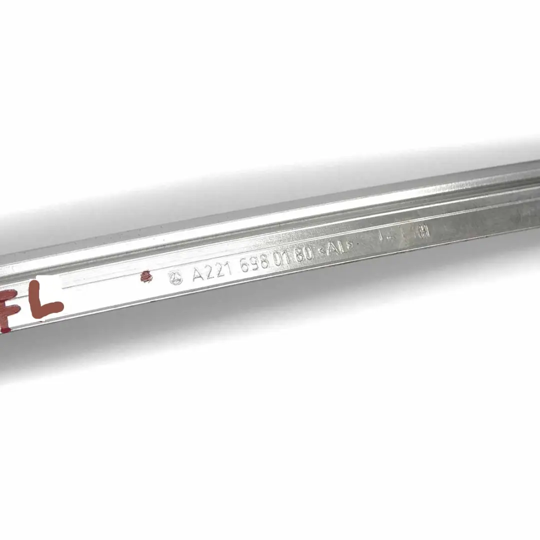 Mercedes W221 Striscia telaio finestrino anteriore sinistro guida porta Chrome - SKU A2216980180 - Numero di parte A2216980180