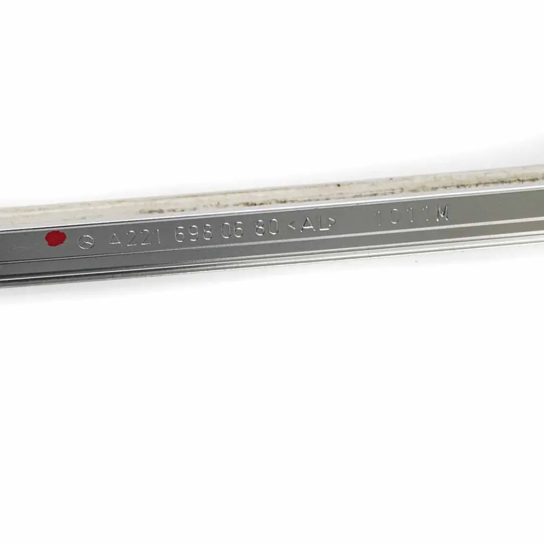  Baguette d'encadrement Mercedes W221 Arrière Droite vitre porte Chromé - SKU A2216980680 - Numéro de pièce A2216980680