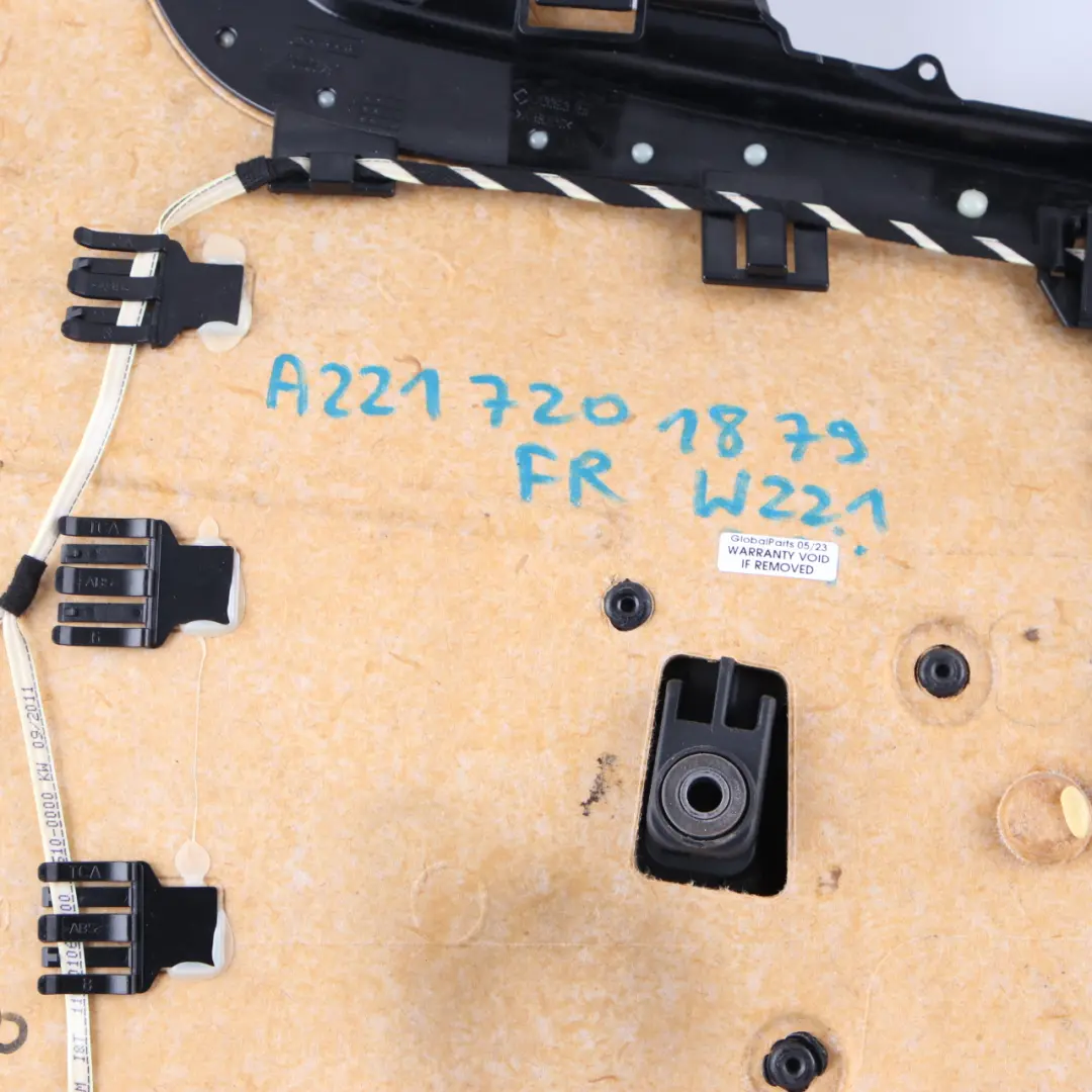 Coperchio scheda porta anteriore destra Beige Pelle per Mercedes W221 con numero di parte A2217201879 Mercedes W221 Coperchio scheda porta anteriore destra Beige Pelle - SKU A2217201879 - Numero di parte A2217201879