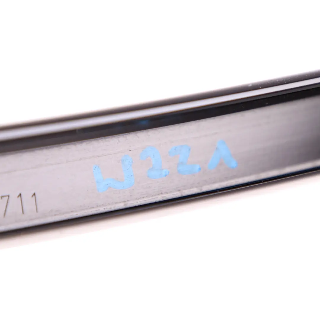 Porta posteriore sinistra Finestrino Guida Striscia rivestimento per Mercedes W221 con numero di parte A2217300119 Mercedes W221 Porta posteriore sinistra Finestrino Guida Striscia rivestimento - SKU A2217300119 - Numero di parte A2217300119