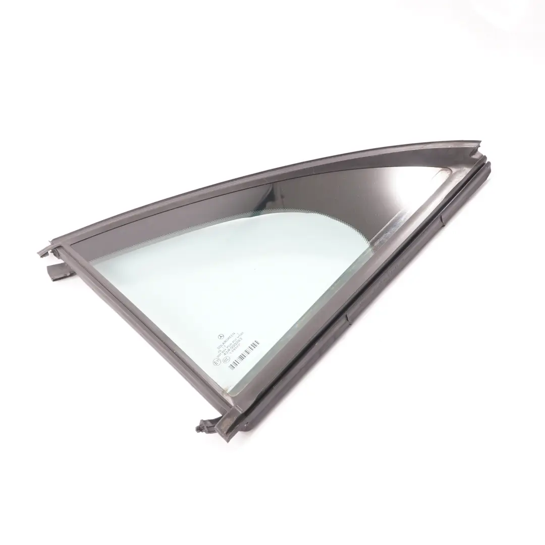 Vitrage Porte Arrière Gauche Quartier Vert AS2 pour Mercedes W221 à propos du numéro de pièce A2217300120 Mercedes W221 Vitrage Porte Arrière Gauche Quartier Vert AS2 - SKU A2217300120 - Numéro de pièce A2217300120