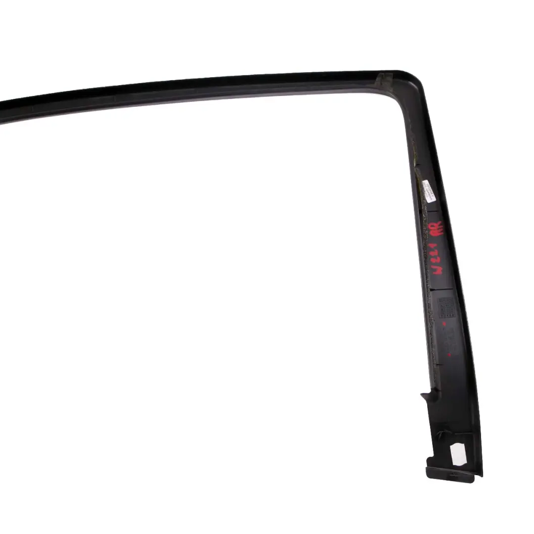 Telaio della finestra della porta interna posteriore destra Trim per Mercedes W221 con numero di parte A2217350471 Mercedes W221 Telaio della finestra della porta interna posteriore destra Trim - SKU A2217350471 - Numero di parte A2217350471