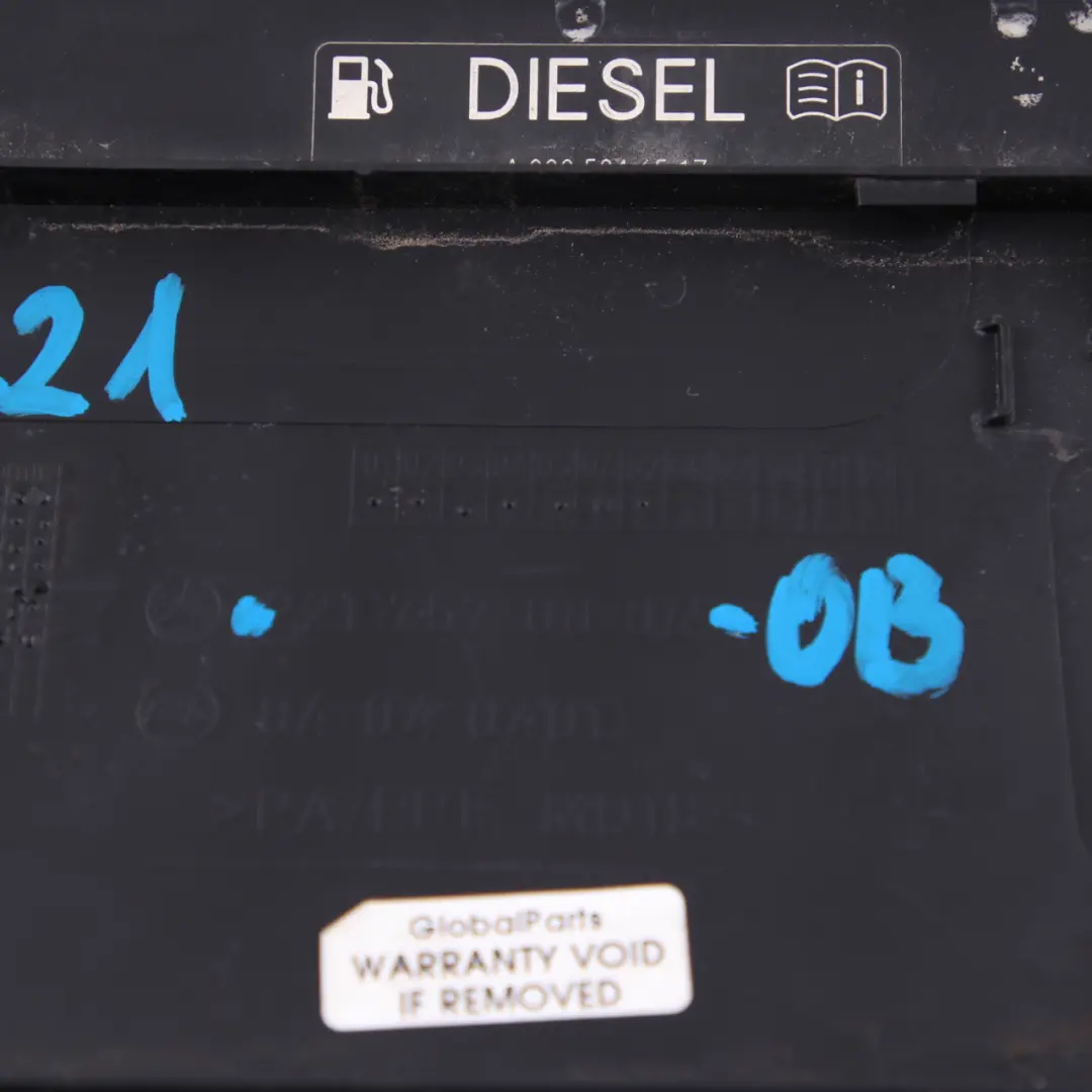 Mercedes W221 Tapa del depósito de combustible Obsidian Negro Metalizado 197 - SKU A2217570006-OB - Número de pieza A2217570006