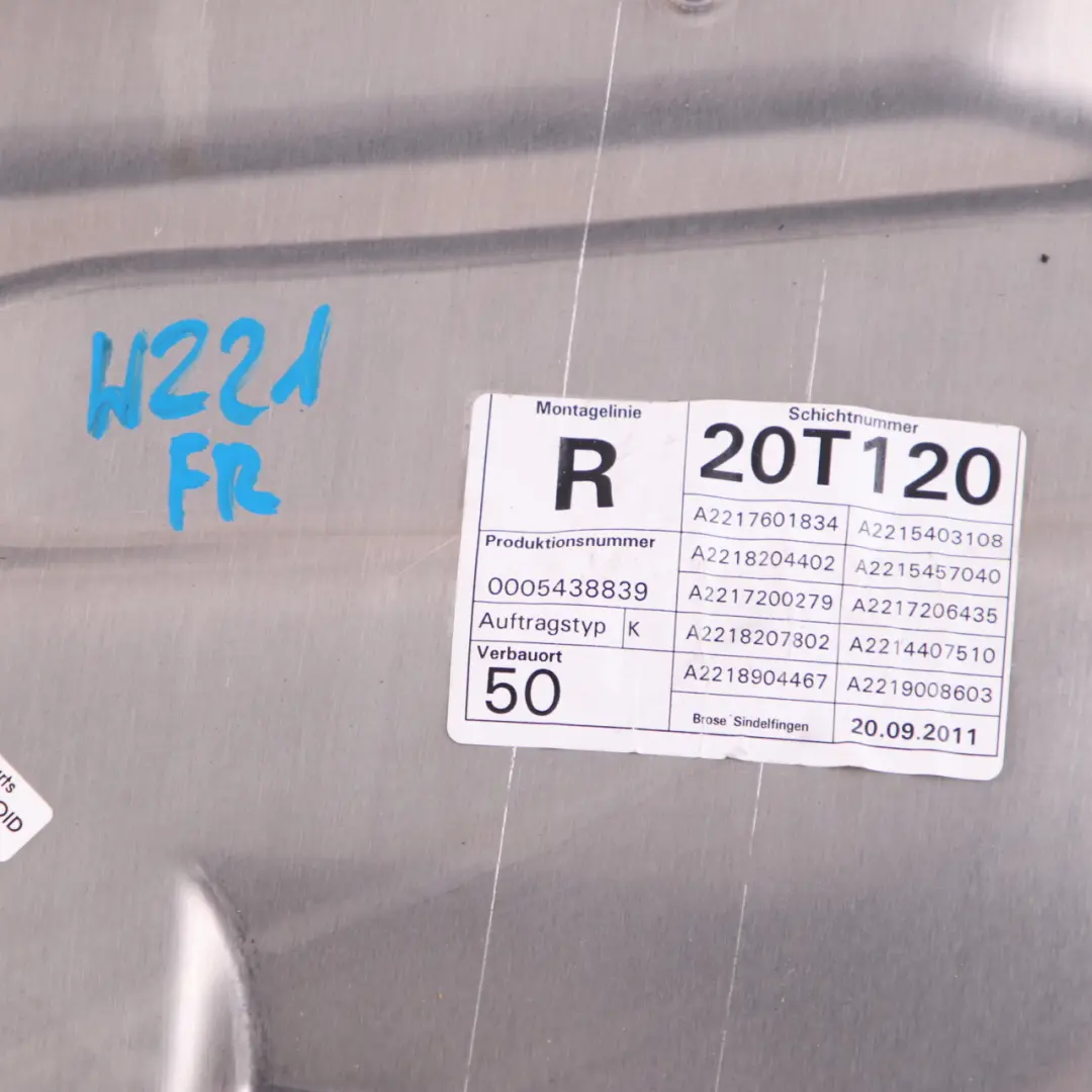 Panel motor elevalunas delantero derecho Mercedes-Benz W221 para con número de pieza A2217601834 Panel motor elevalunas delantero derecho Mercedes-Benz W221 - SKU A2217601834 - Número de pieza A2217601834