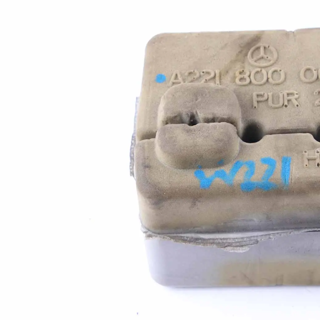 Zentrale Türverriegelung Vakuum Pumpen Abdeckung für Mercedes W212 W204 mit Teilenummer A2218000035 Mercedes W212 W204 Zentrale Türverriegelung Vakuum Pumpen Abdeckung - SKU A2218000035 - Teilenummer A2218000035