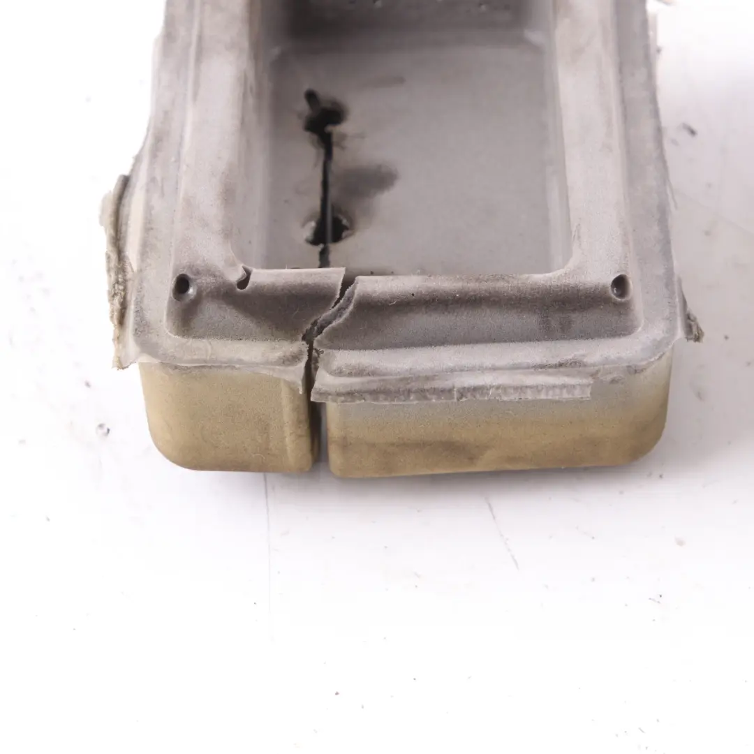 Zentrale Türverriegelung Vakuum Pumpen Abdeckung für Mercedes W212 W204 mit Teilenummer A2218000035 Mercedes W212 W204 Zentrale Türverriegelung Vakuum Pumpen Abdeckung - SKU A2218000035 - Teilenummer A2218000035