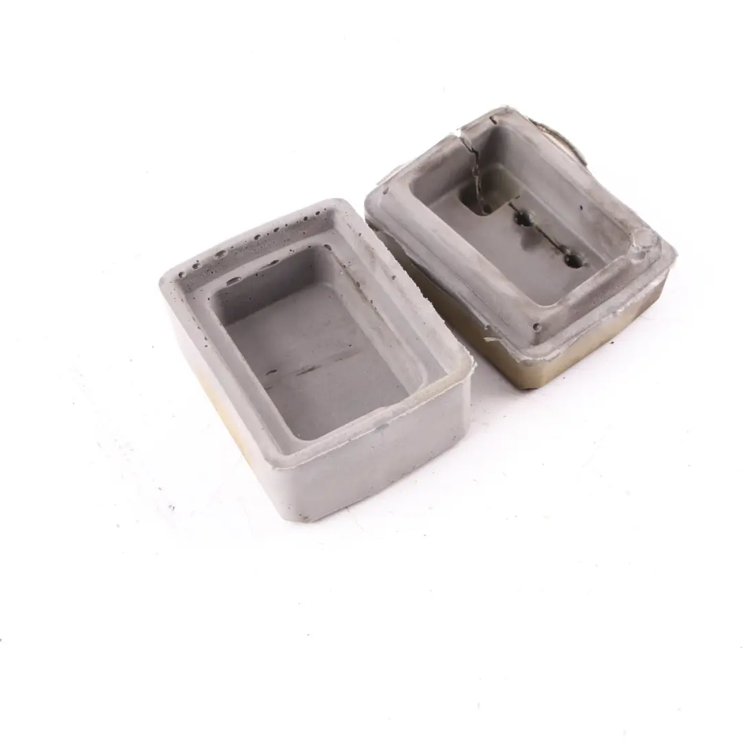 Porta centrale di bloccaggio vuoto alloggiamento per Mercedes W212 W204 con numero di parte A2218000035 Mercedes W212 W204 Porta centrale di bloccaggio vuoto alloggiamento - SKU A2218000035 - Numero di parte A2218000035