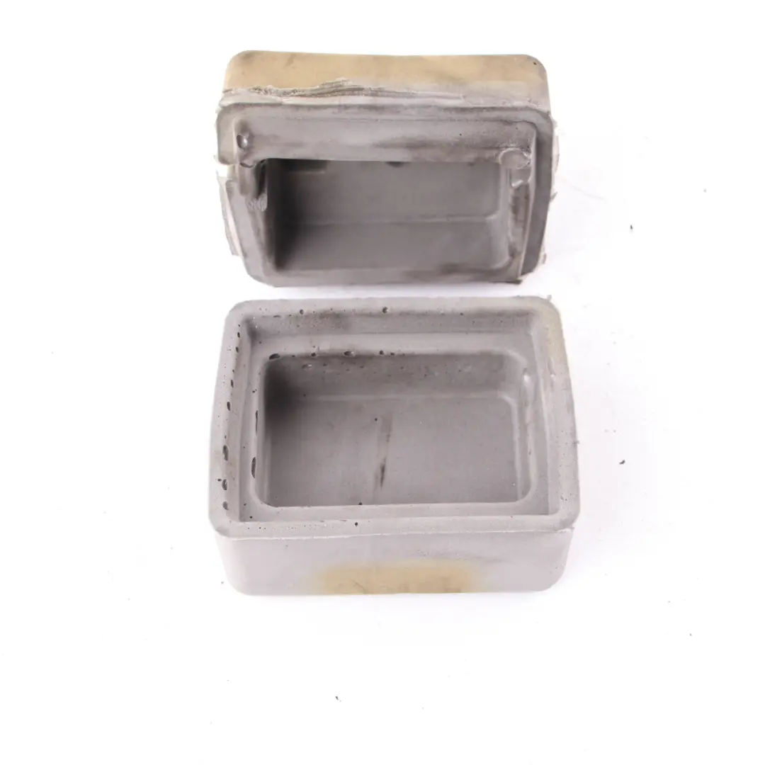 Porta centrale di bloccaggio vuoto alloggiamento per Mercedes W212 W204 con numero di parte A2218000035 Mercedes W212 W204 Porta centrale di bloccaggio vuoto alloggiamento - SKU A2218000035 - Numero di parte A2218000035