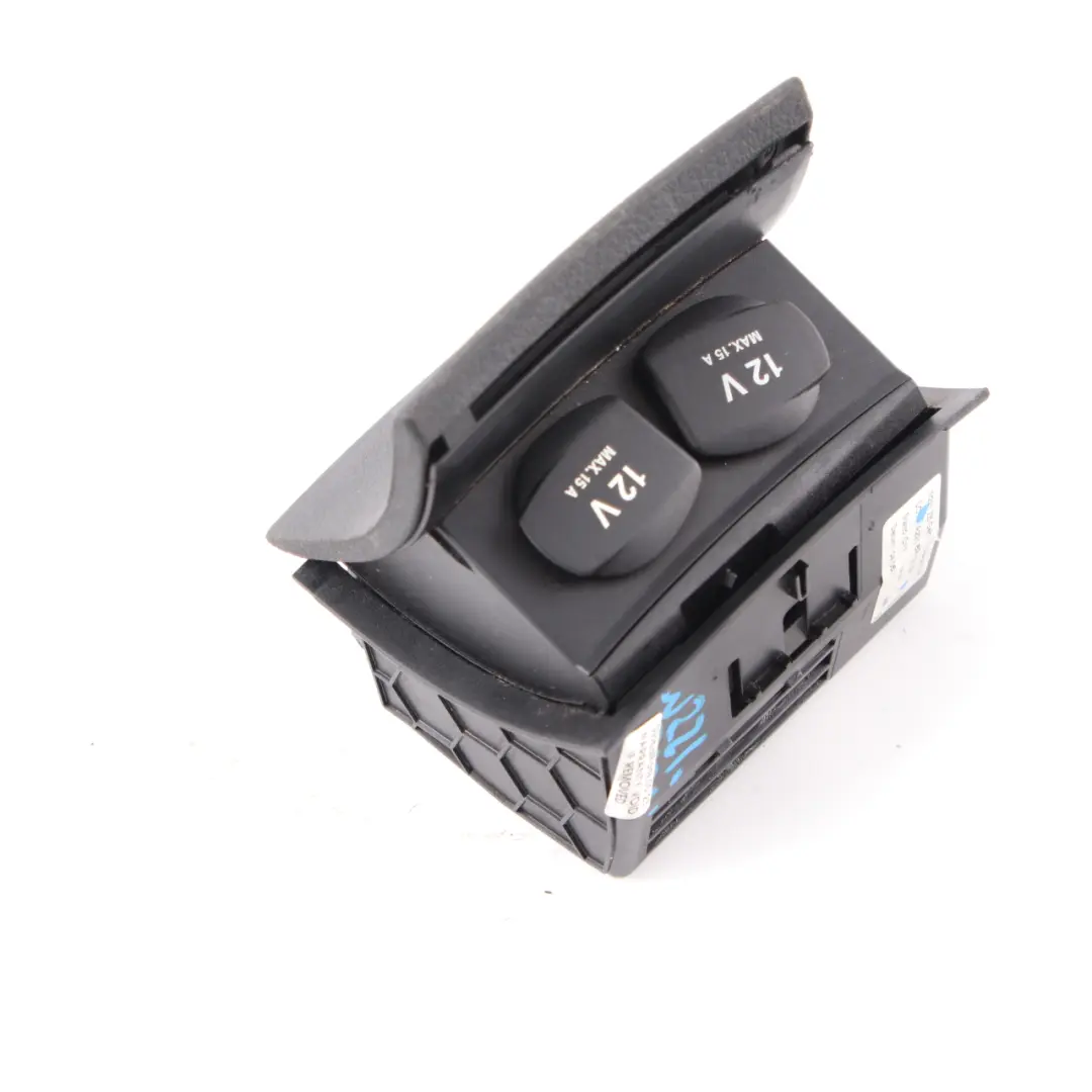 Mercedes W221 Console Centrale Prise Allume-Cigarette Arrière Noir - SKU A2218200009 - Numéro de pièce A2218200009