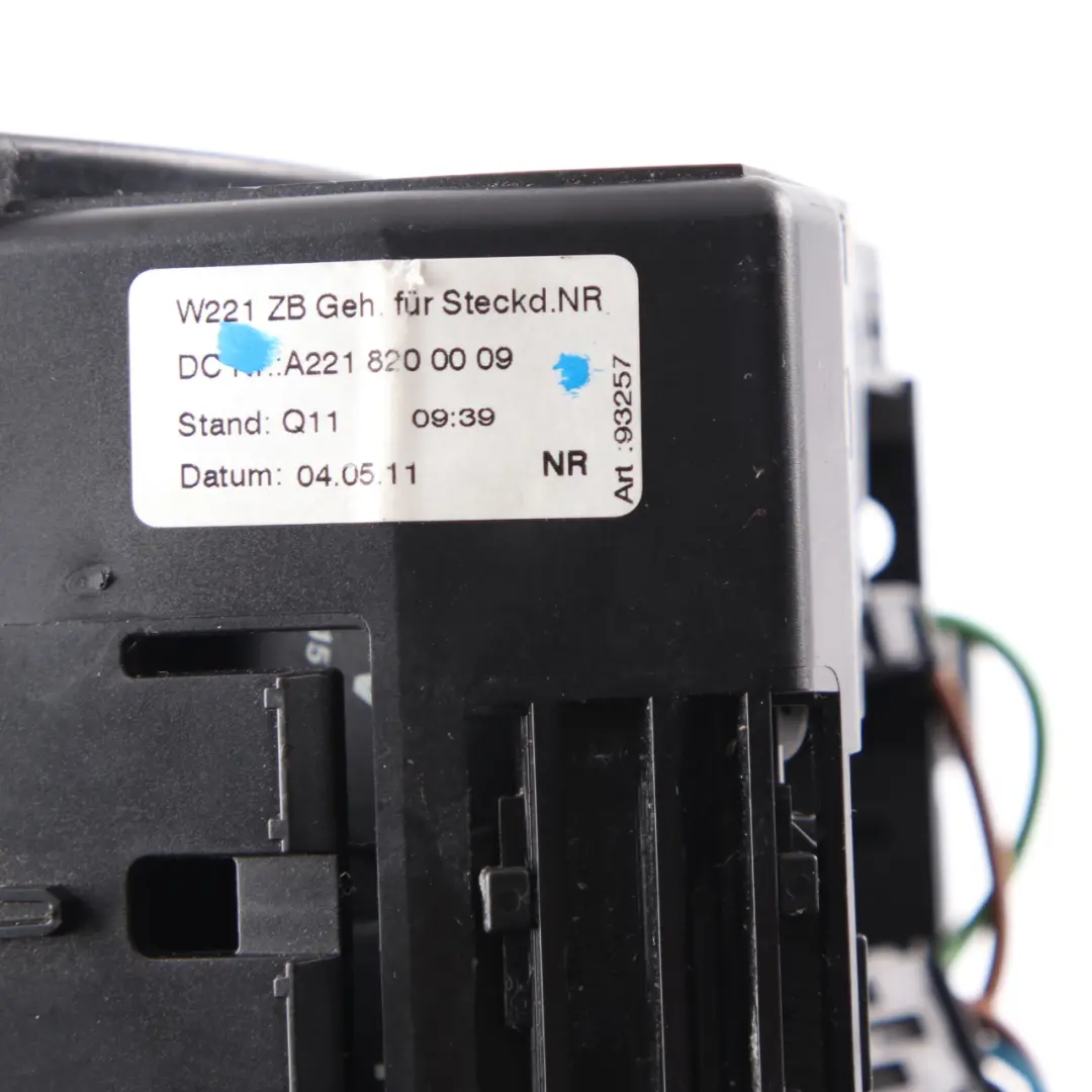 Mittel Konsole Hinten Zigaretten Anzünderbuchse für Mercedes W221 mit Teilenummer A2218200009 Mercedes W221 Mittel Konsole Hinten Zigaretten Anzünderbuchse - SKU A2218200009 - Teilenummer A2218200009