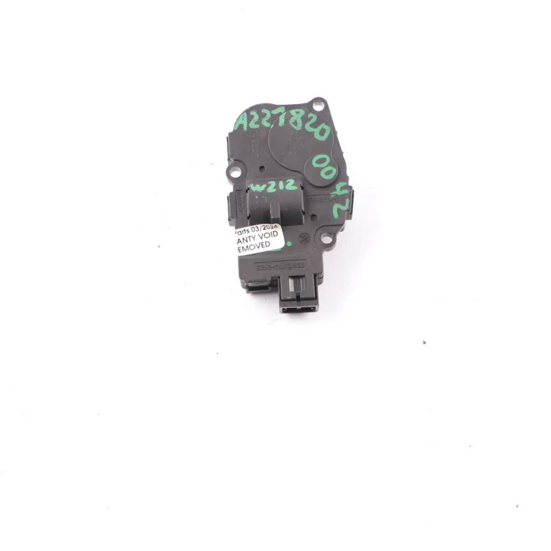  Motor Mercedes W212 Calentador Soplador Ventilación Flap Servo Motor - SKU A2218200042 - Número de pieza A2218200042