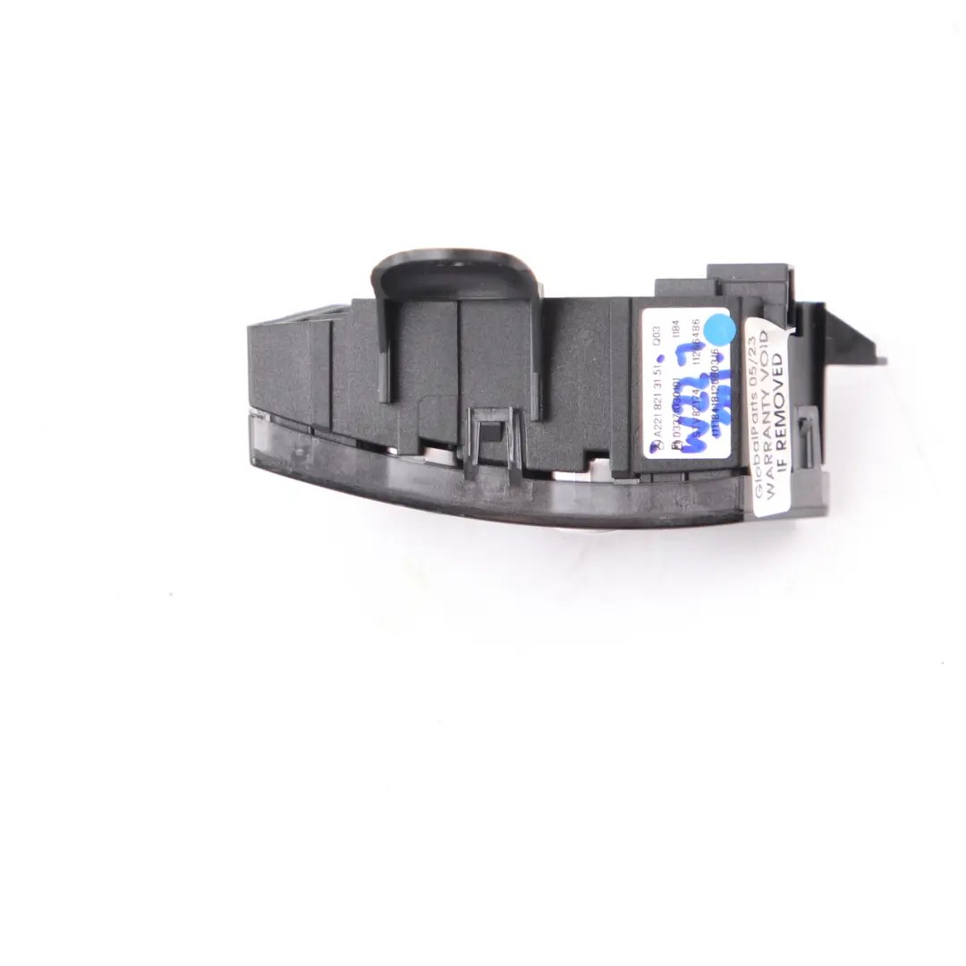 Mercedes W204 Puerta Delantera Derecha Botón Interruptor Bloqueo A2049058502 - SKU A2218213151 - Número de pieza A2218213151