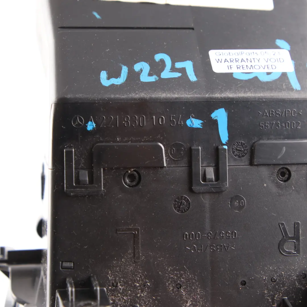 Kratka Nawiewu Panel Tył do Mercedes W221 o numerze A2218301054 Mercedes W221 Kratka Nawiewu Panel Tył - SKU A2218301054-1 - Numer Części A2218301054