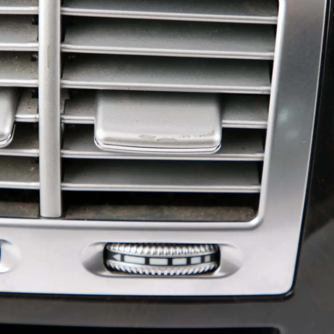 Mittel Konsole Hintere Entlüftungsdüse für Mercedes W221 mit Teilenummer A2218301054 Mercedes W221 Mittel Konsole Hintere Entlüftungsdüse - SKU A2218301054 - Teilenummer A2218301054