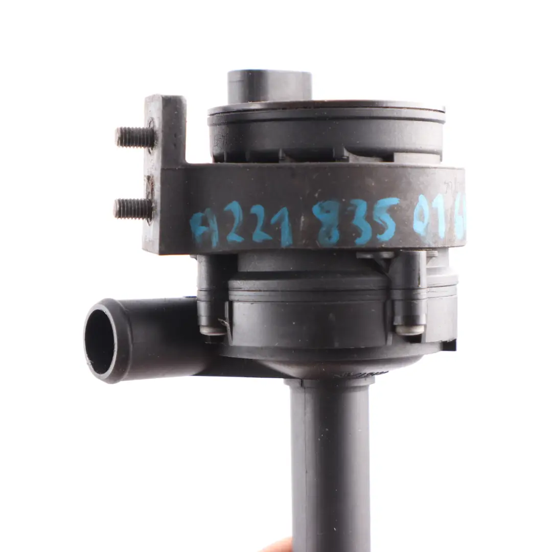 W216 W221 Pompe refroidissement auxiliaire pour Mercedes à propos du numéro de pièce A2218350164 Mercedes W216 W221 Pompe refroidissement auxiliaire - SKU A2218350164 - Numéro de pièce A2218350164