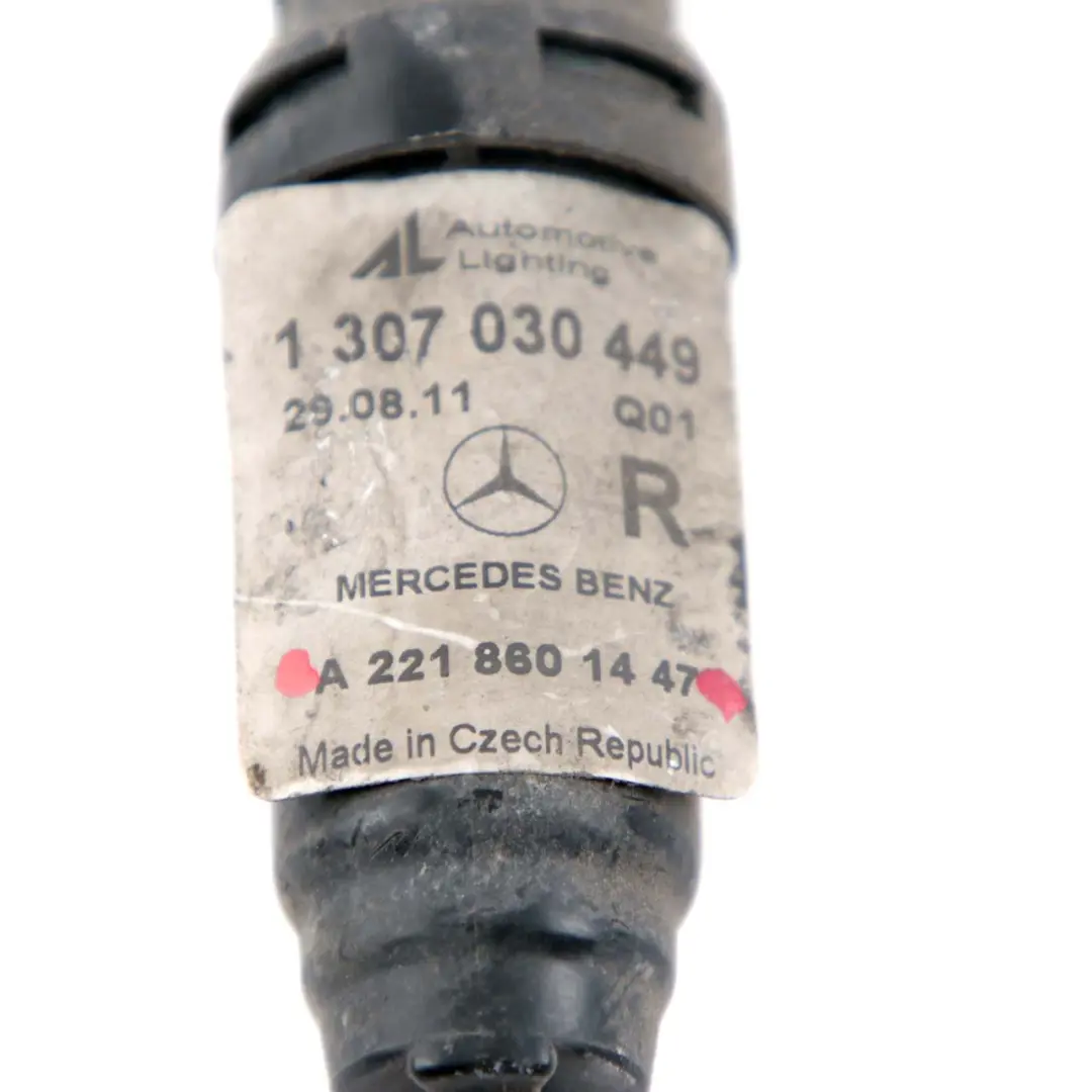 Derecho Faro Delantero Lavaparabrisas Boquilla Jet para Mercedes W221 con número de pieza A2218601447 Mercedes W221 Derecho Faro Delantero Lavaparabrisas Boquilla Jet - SKU A2218601447 - Número de pieza A2218601447