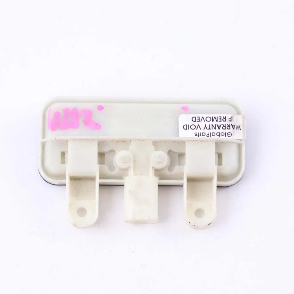 Porton trasero Interruptor Boton Tapa Maletero Empuje para Mercedes W204 W212 con número de pieza A2218702410 Mercedes W204 W212 Porton trasero Interruptor Boton Tapa Maletero Empuje - SKU A2218702410 - Número de pieza A2218702410