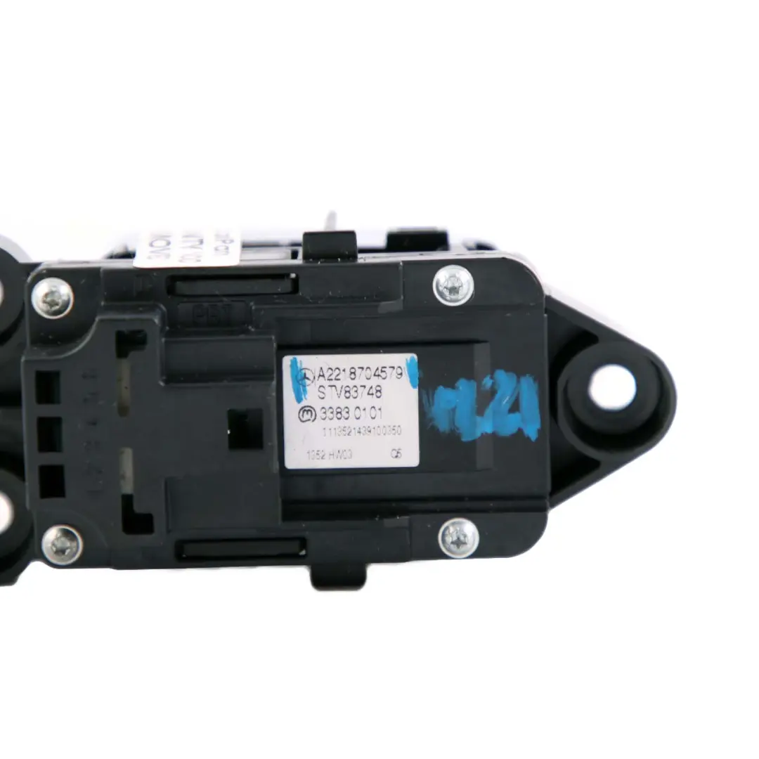 Interuptor Control Elevalunas Puerta Delantera Trasera para Mercedes W221 con número de pieza A2218704579 Mercedes W221 Interuptor Control Elevalunas Puerta Delantera Trasera - SKU A2218704579 - Número de pieza A2218704579