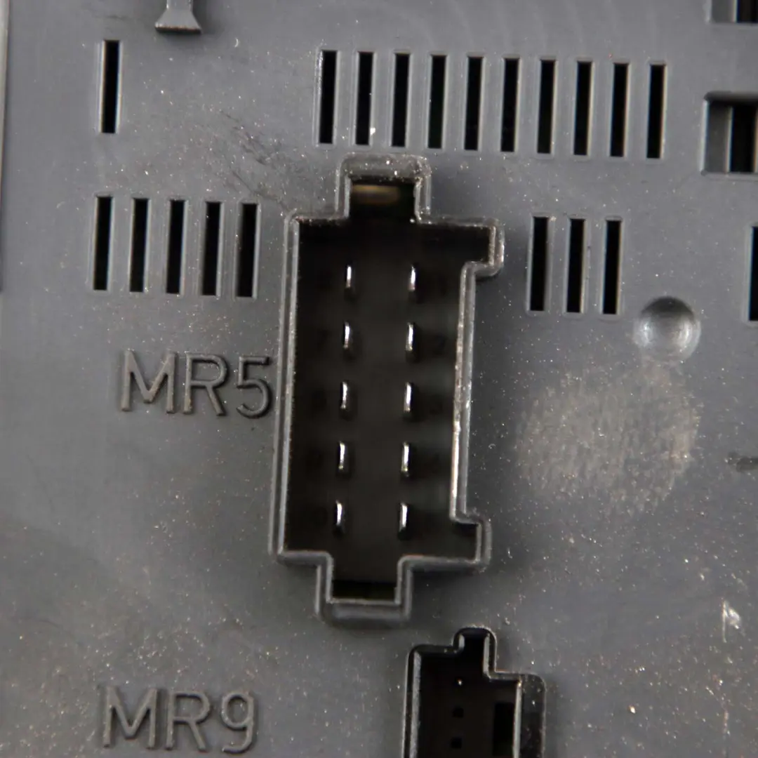 Mercedes-Benz S-Class W221 Front Fuse Box Control Unit Module SAM to with Part number A2219007202 Mercedes-Benz S-Class W221 Front Fuse Box Control Unit Module SAM - SKU A2219007202 - Part number A2219007202