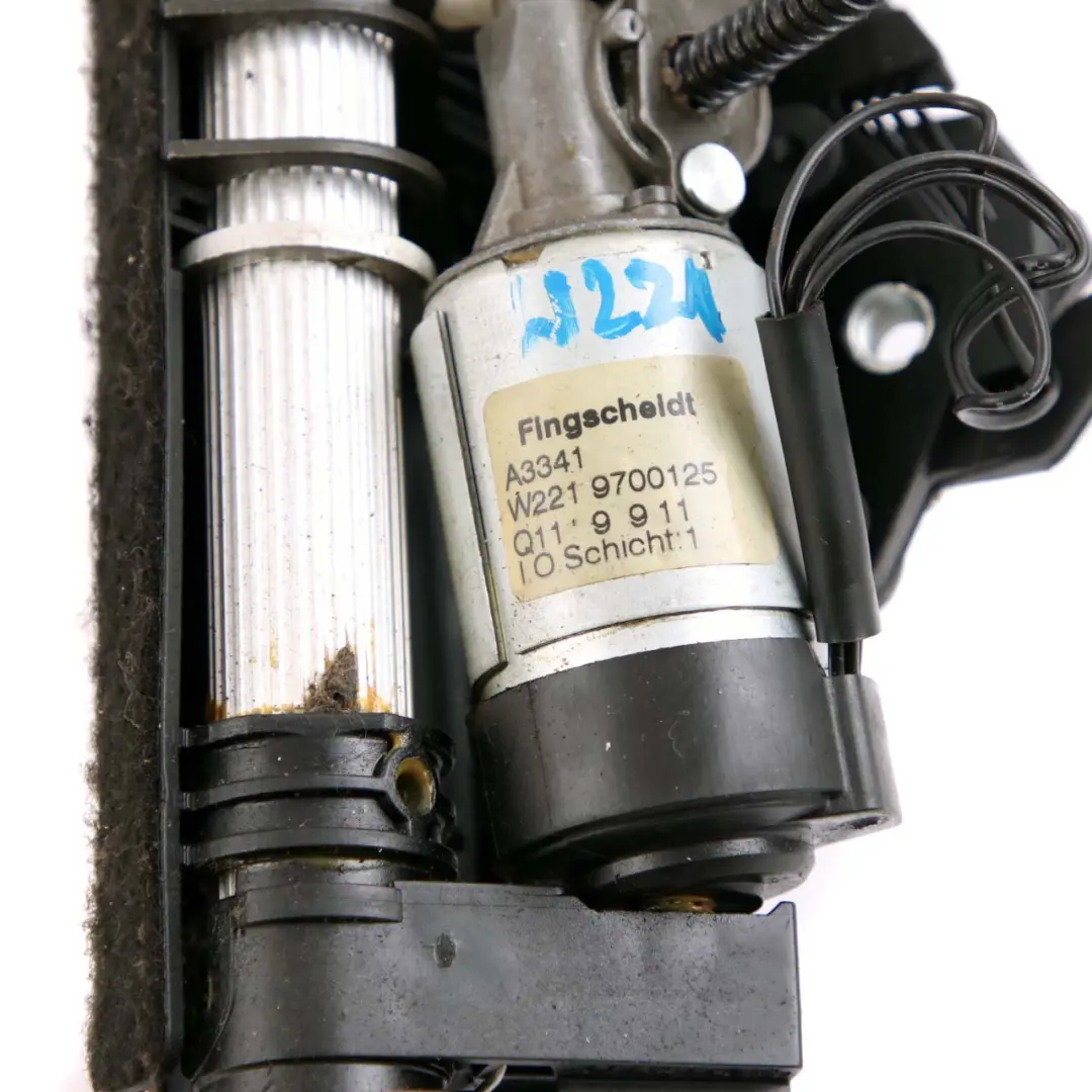 Meccanismo ripiegamento poggiatesta sedile posteriore per Mercedes W221 con numero di parte A2219700125 Mercedes W221 Meccanismo ripiegamento poggiatesta sedile posteriore - SKU A2219700125 - Numero di parte A2219700125