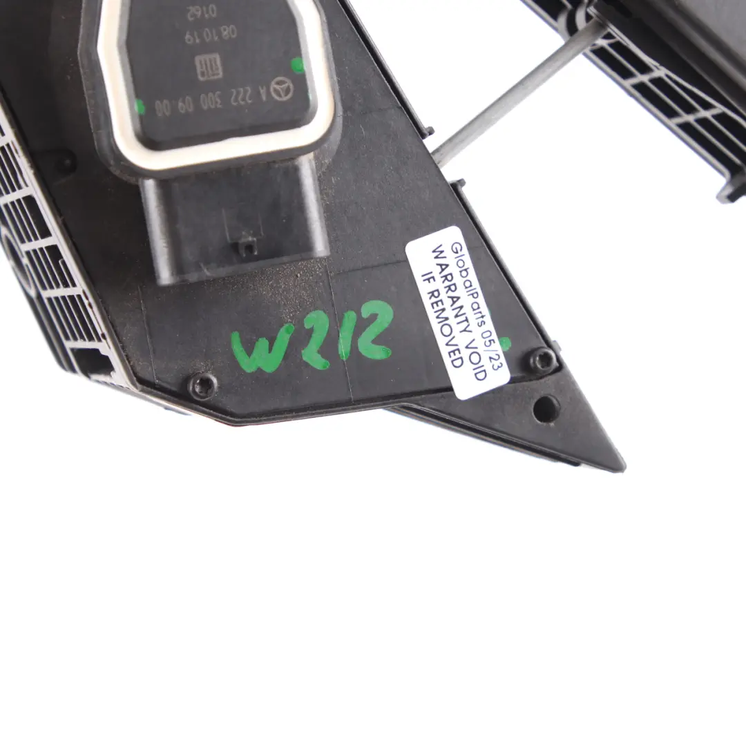 Throttle Pedal Mercedes W204 W212 W222 Accelerator Gas Unit to with Part number A2223000900 Throttle Pedal Mercedes W204 W212 W222 Accelerator Gas Unit - SKU A2223000900 - Part number A2223000900