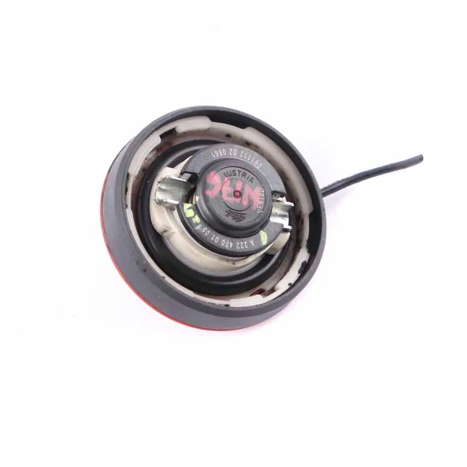 Mercedes W176 W246 Bouchon Réservoir Carburant Diesel Rouge - SKU A2224700105 - Numéro de pièce A2224700105