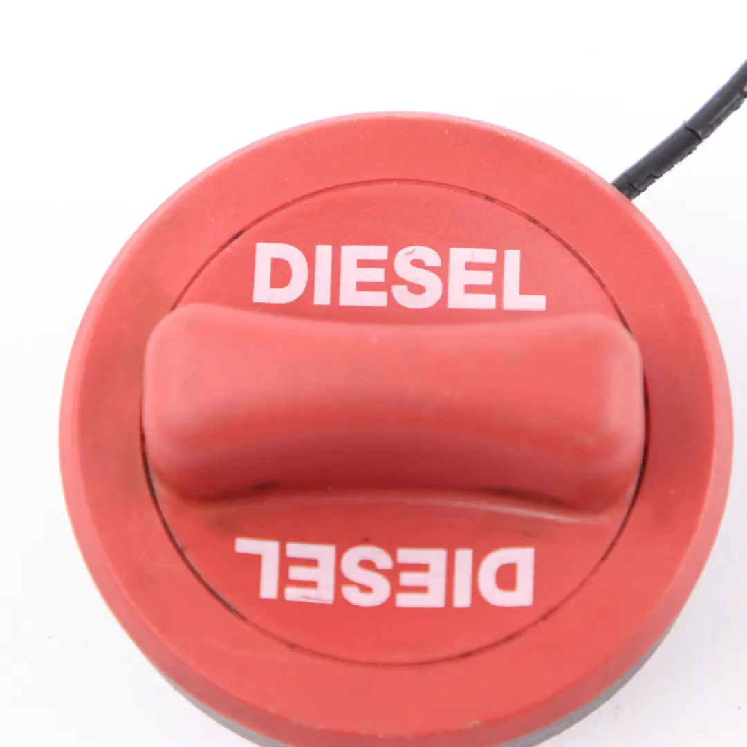 Mercedes W176 W246 Bouchon Réservoir Carburant Diesel Rouge - SKU A2224700105 - Numéro de pièce A2224700105