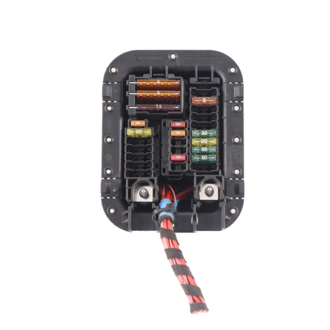  Caja fusibles Mercedes W205 reposapiés pasajero delantero - SKU A2225403150 - Número de pieza A2225403150