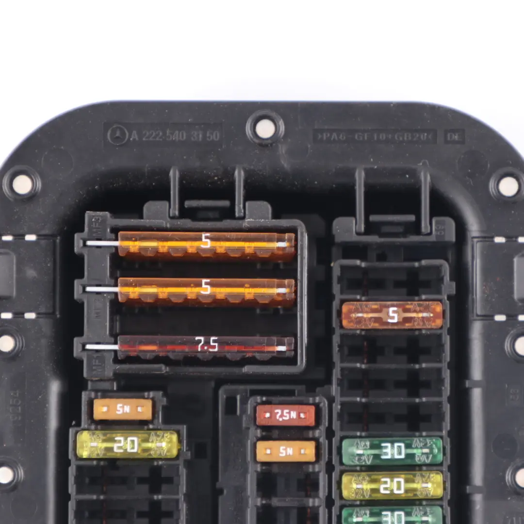 Sicherungs Kasten Mercedes W205 Beifahrerseite Fußraum für mit Teilenummer A2225403150 Sicherungs Kasten Mercedes W205 Beifahrerseite Fußraum - SKU A2225403150 - Teilenummer A2225403150