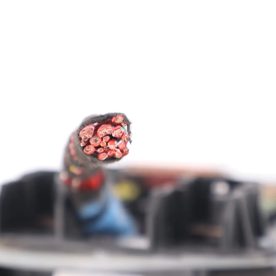 Scatola fusibili Mercedes W205 Box vano piedi passeggero anteriore per con numero di parte A2225403150 Scatola fusibili Mercedes W205 Box vano piedi passeggero anteriore - SKU A2225403150 - Numero di parte A2225403150